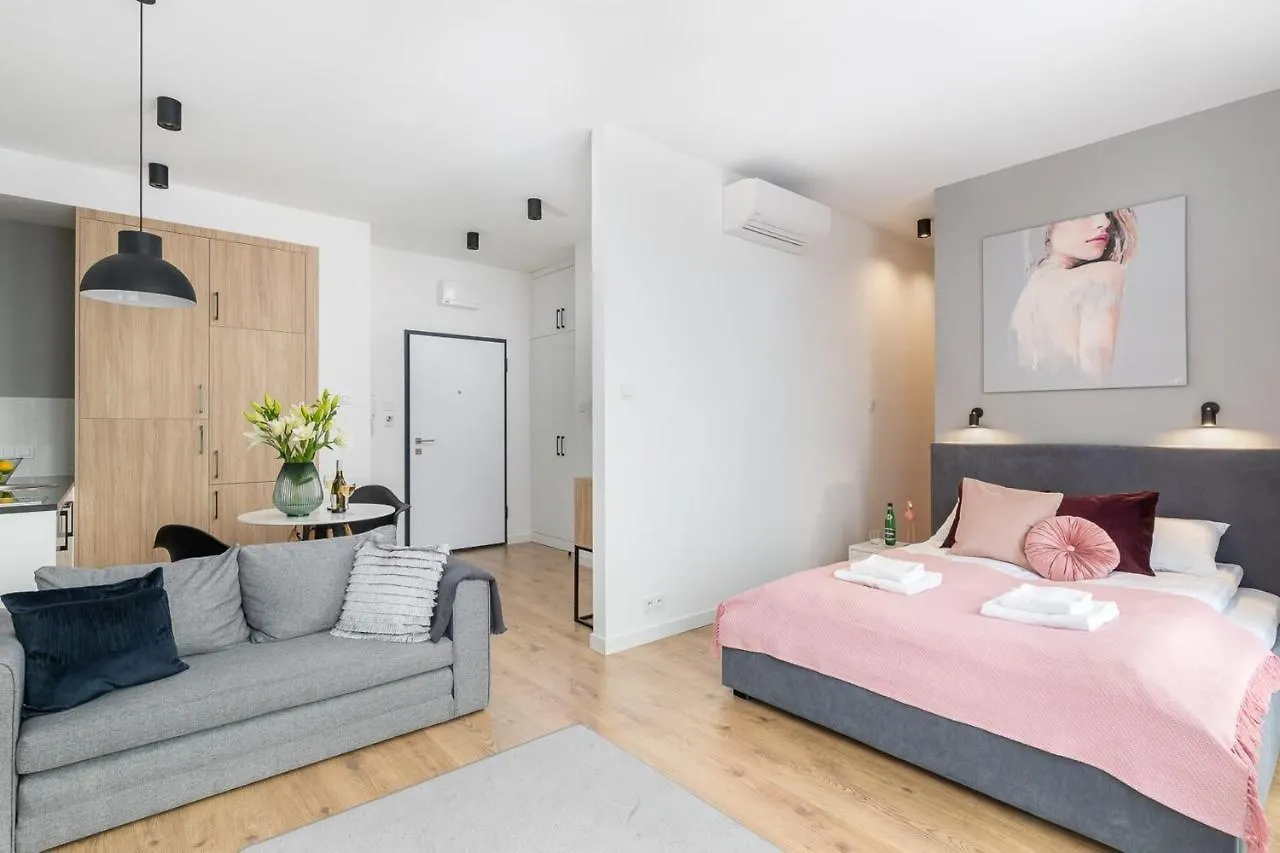 Slawinska 6 With Balcony By Noclegi Renters Warsaw 0*,